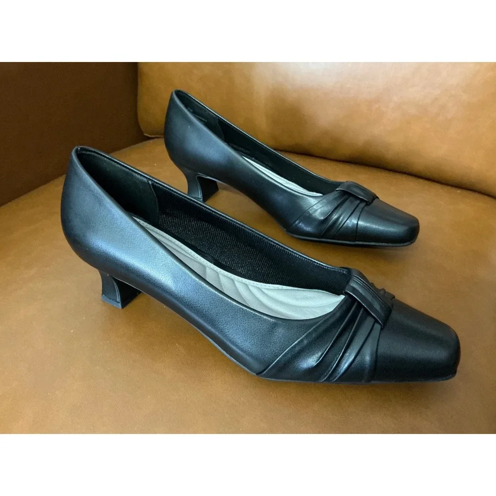 Easy Street Waive Pump Womens 7M Black Low Kitten Heel Square Toe